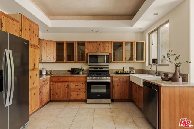 4244 Los Nietos Drive, Los Angeles, CA 90027