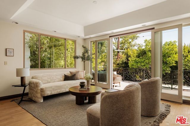 4244 Los Nietos Drive, Los Angeles, CA 90027