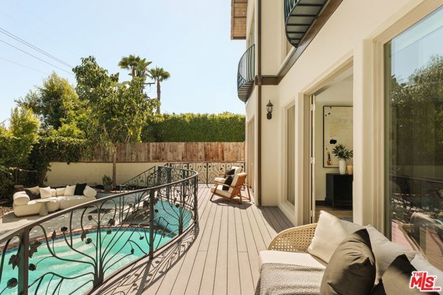 4244 Los Nietos Drive, Los Angeles, CA 90027