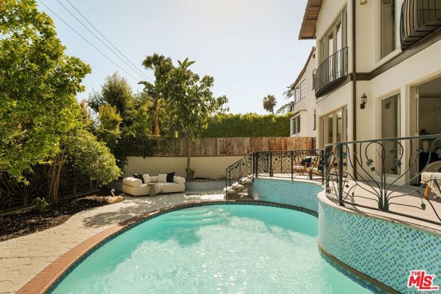 4244 Los Nietos Drive, Los Angeles, CA 90027