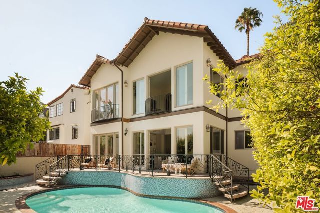 4244 Los Nietos Drive, Los Angeles, CA 90027