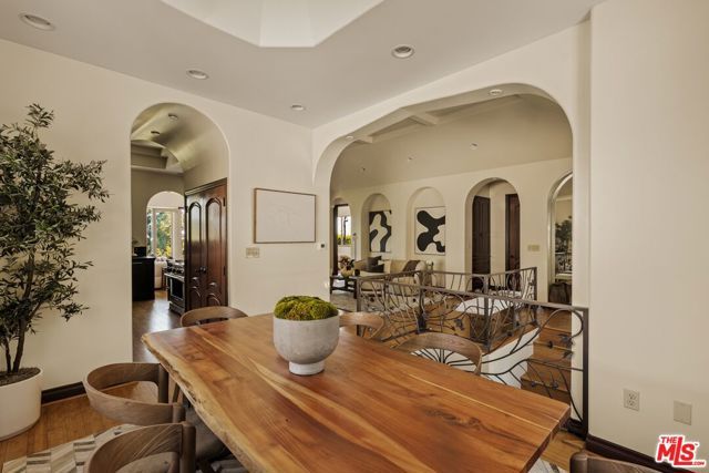 4244 Los Nietos Drive, Los Angeles, CA 90027