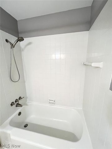 20301 Shelburne Road 9B, Shaker Heights, OH 44118