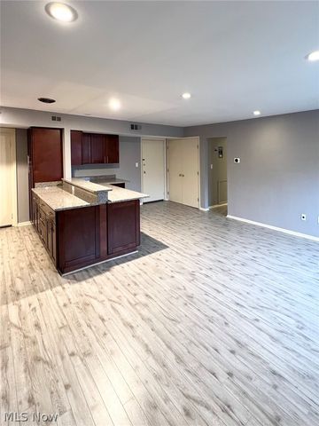 20301 Shelburne Road 9B, Shaker Heights, OH 44118