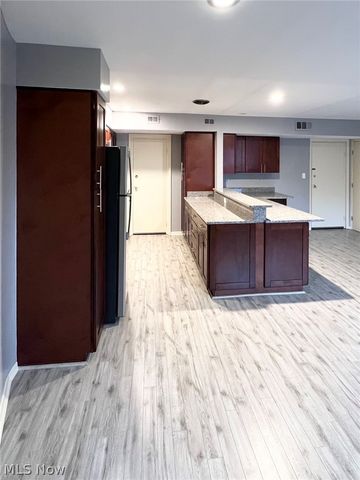 20301 Shelburne Road 9B, Shaker Heights, OH 44118