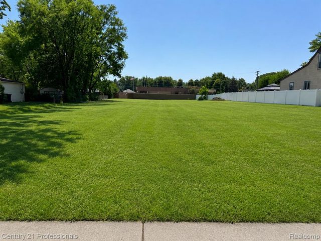 5610 Noll Street, Sterling Heights, MI 48310
