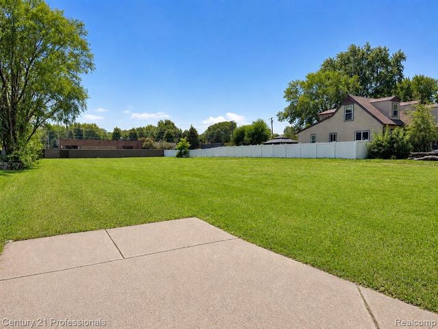 5610 Noll Street, Sterling Heights, MI 48310