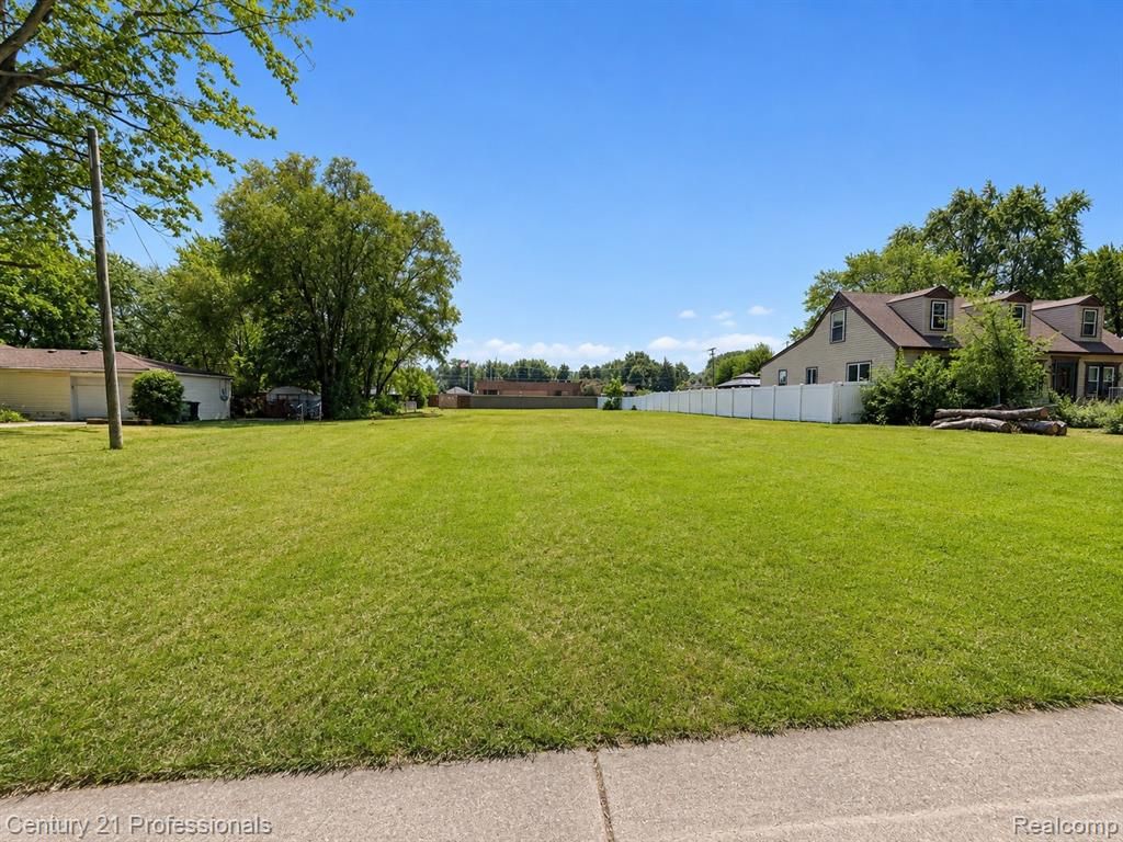 5610 Noll Street, Sterling Heights, MI 48310