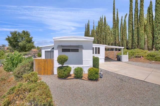 22780 Skylink Drive, Canyon Lake, CA 92587