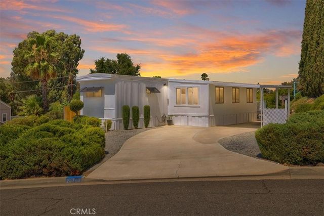 22780 Skylink Drive, Canyon Lake, CA 92587