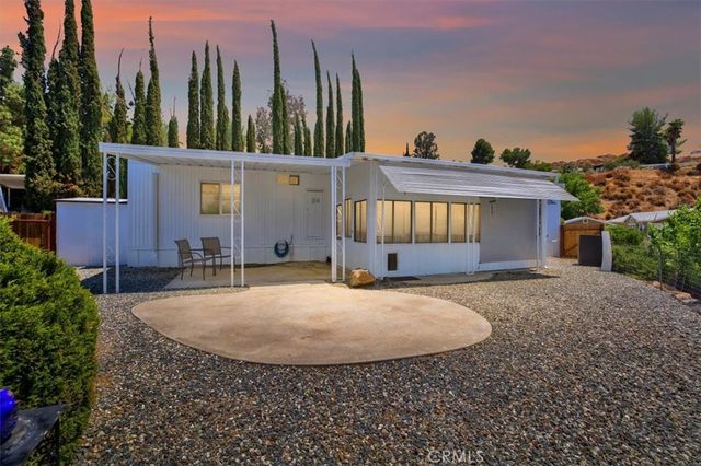 22780 Skylink Drive, Canyon Lake, CA 92587