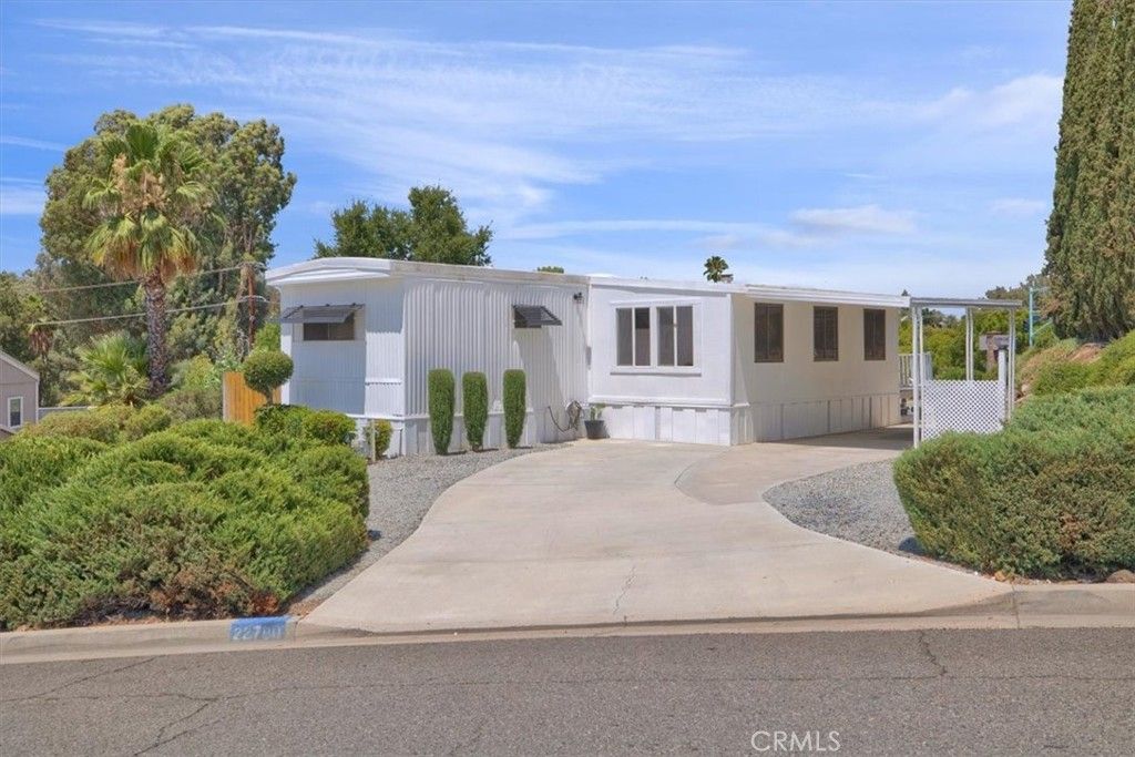22780 Skylink Drive, Canyon Lake, CA 92587