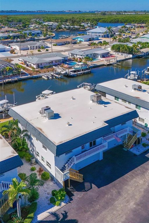 Image 2 of property listing at 10313 WATERBIRD WAY 4, Bradenton, FL 34209