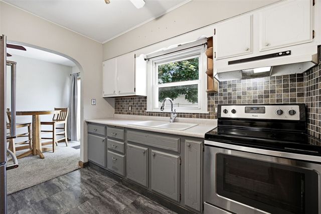 1040 2nd Avenue, Marion, IA 52302