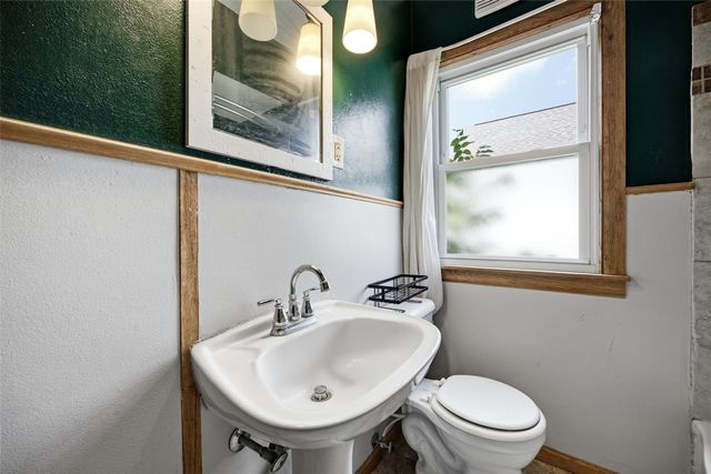 1040 2nd Avenue, Marion, IA 52302