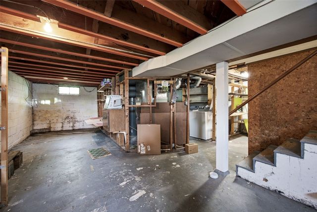 1040 2nd Avenue, Marion, IA 52302