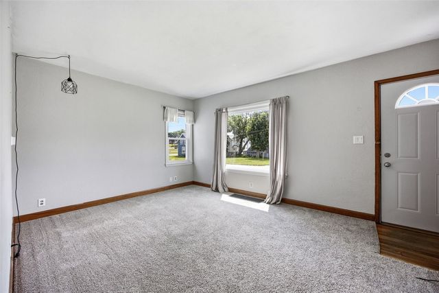 1040 2nd Avenue, Marion, IA 52302