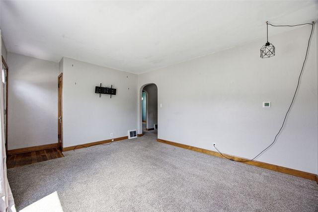 1040 2nd Avenue, Marion, IA 52302