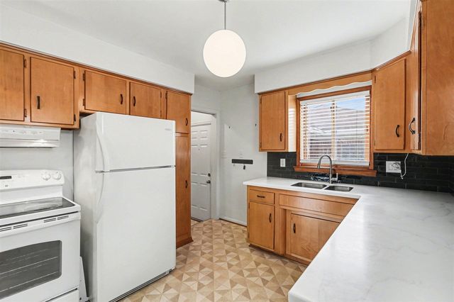 29043 Hathaway, Livonia, MI 48150