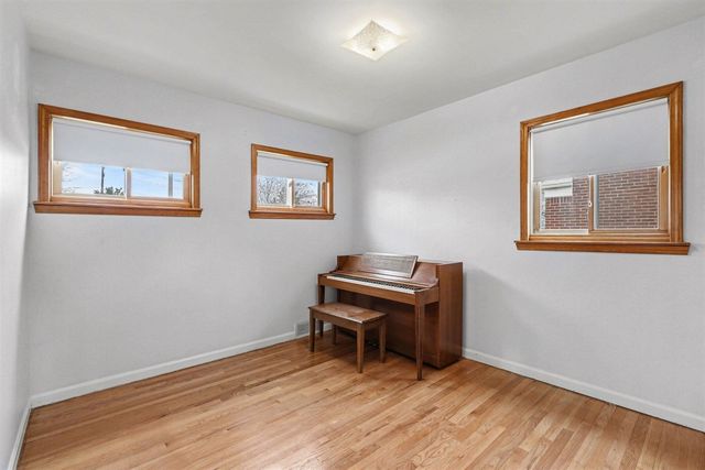 29043 Hathaway, Livonia, MI 48150
