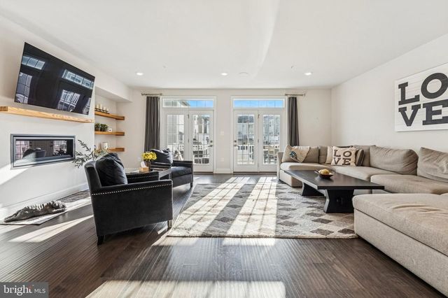 405 GLADSTONE CT, Malvern, PA 19355