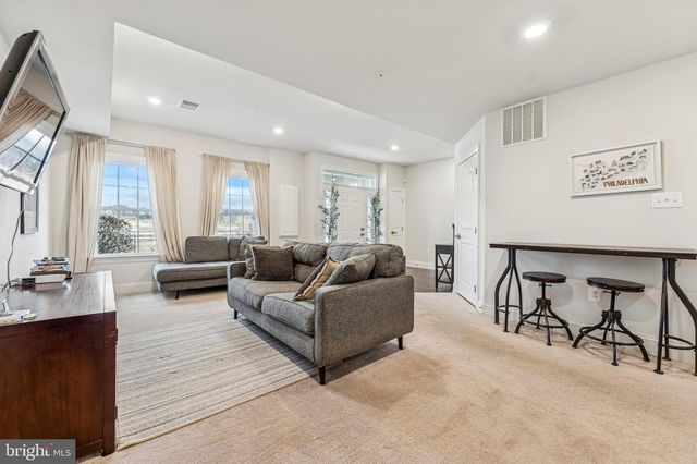 405 GLADSTONE CT, Malvern, PA 19355