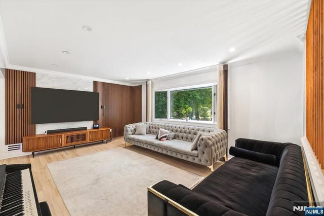 149 Sherwood Drive, Ramsey, NJ 07446