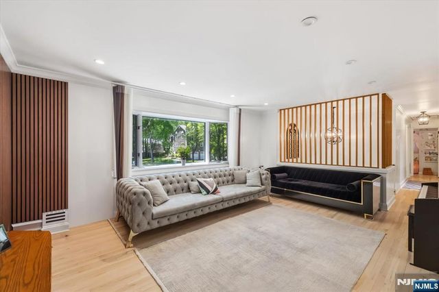 149 Sherwood Drive, Ramsey, NJ 07446