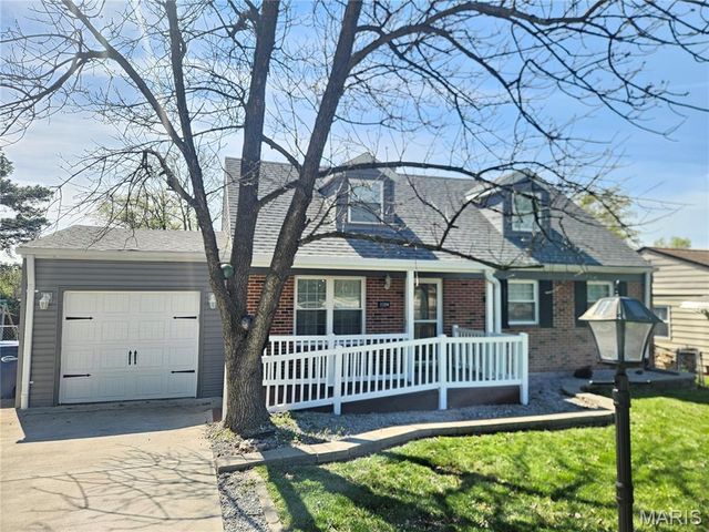 2204 Valley Park Road, Fenton, MO 63026