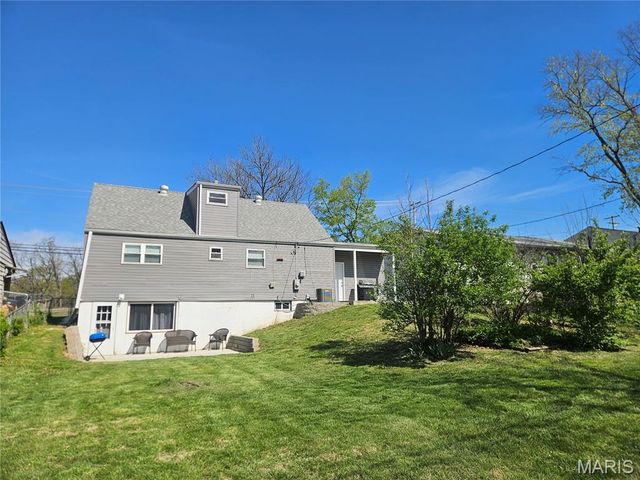 2204 Valley Park Road, Fenton, MO 63026