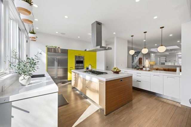 2436 N Surrey Court, Chicago, IL 60614