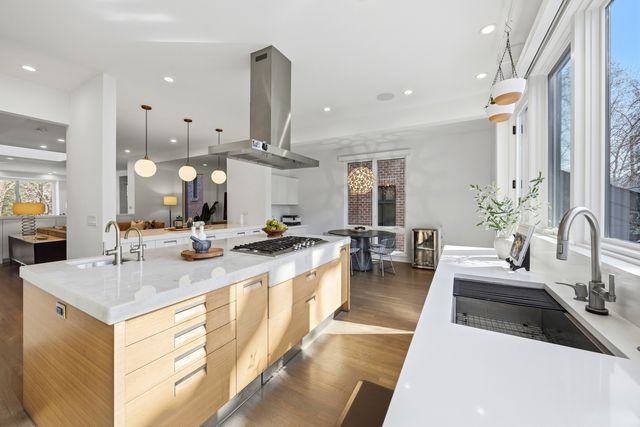 2436 N Surrey Court, Chicago, IL 60614