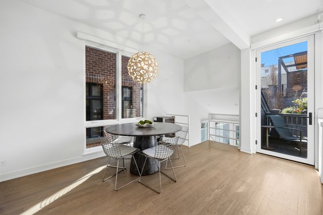 2436 N Surrey Court, Chicago, IL 60614