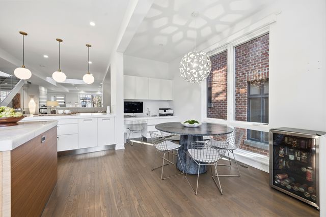 2436 N Surrey Court, Chicago, IL 60614