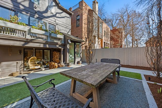 2436 N Surrey Court, Chicago, IL 60614