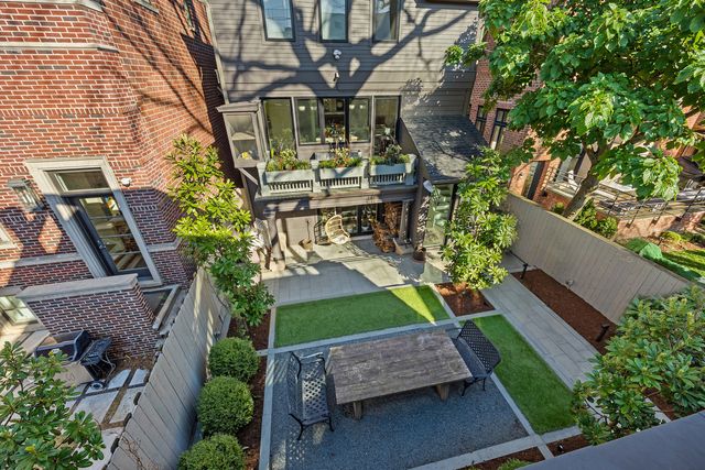 2436 N Surrey Court, Chicago, IL 60614