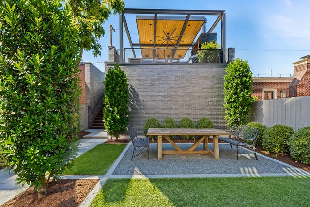 2436 N Surrey Court, Chicago, IL 60614