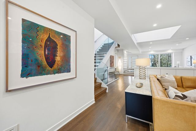 2436 N Surrey Court, Chicago, IL 60614