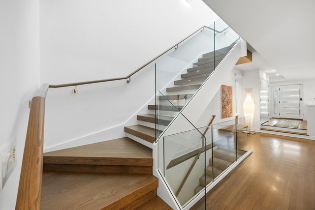 2436 N Surrey Court, Chicago, IL 60614