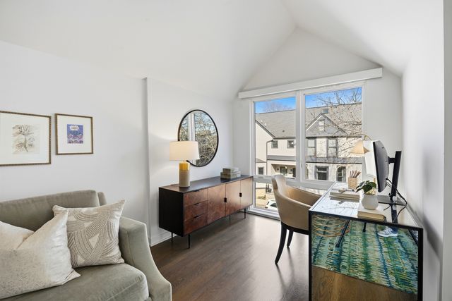 2436 N Surrey Court, Chicago, IL 60614