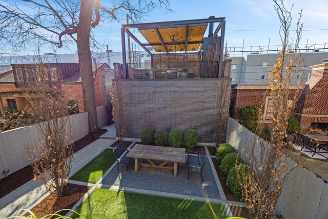 2436 N Surrey Court, Chicago, IL 60614