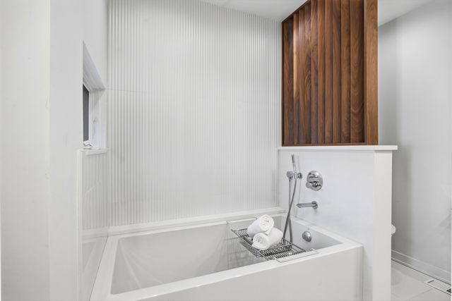 2436 N Surrey Court, Chicago, IL 60614