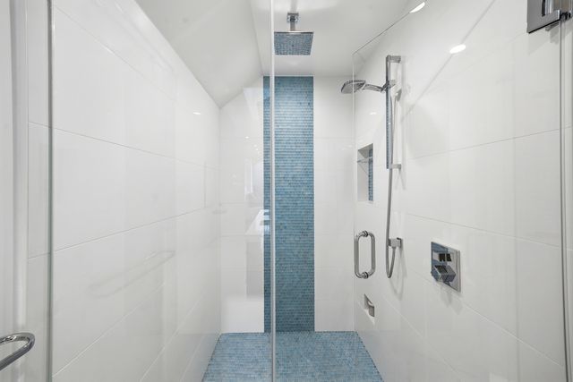 2436 N Surrey Court, Chicago, IL 60614