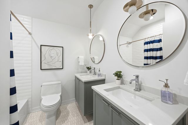 2436 N Surrey Court, Chicago, IL 60614