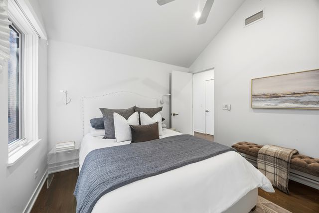 2436 N Surrey Court, Chicago, IL 60614