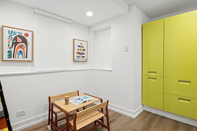 2436 N Surrey Court, Chicago, IL 60614