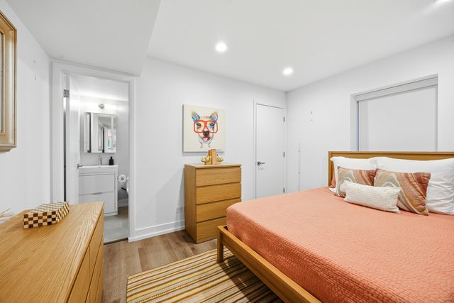 2436 N Surrey Court, Chicago, IL 60614