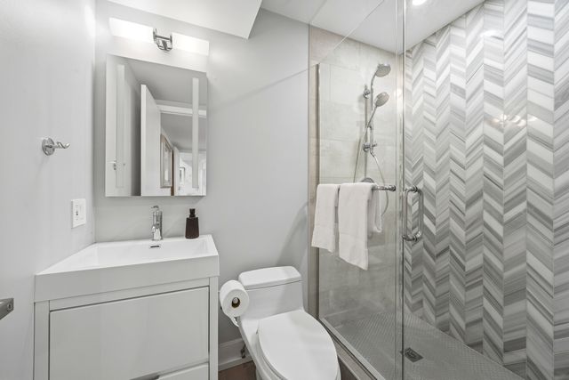 2436 N Surrey Court, Chicago, IL 60614