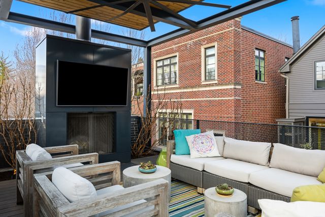 2436 N Surrey Court, Chicago, IL 60614