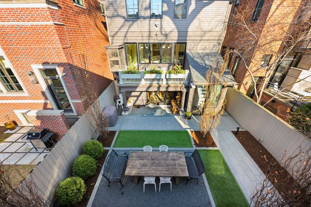 2436 N Surrey Court, Chicago, IL 60614